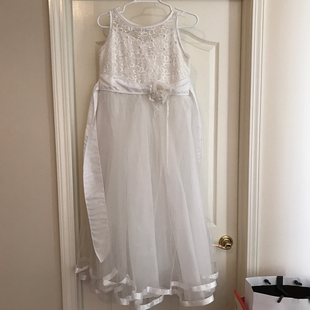 NEED GONE White flower dress
